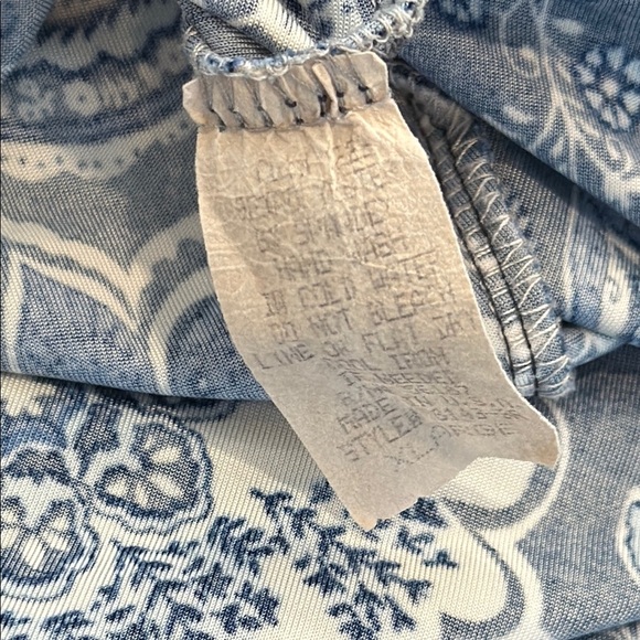 Star Vixen XL Floral Cold Shoulder Top in Navy and White - Picture 7 of 7